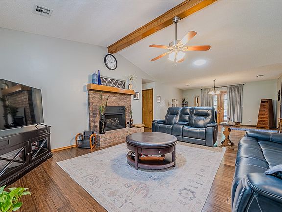 2nd image of 30 Perth Dr