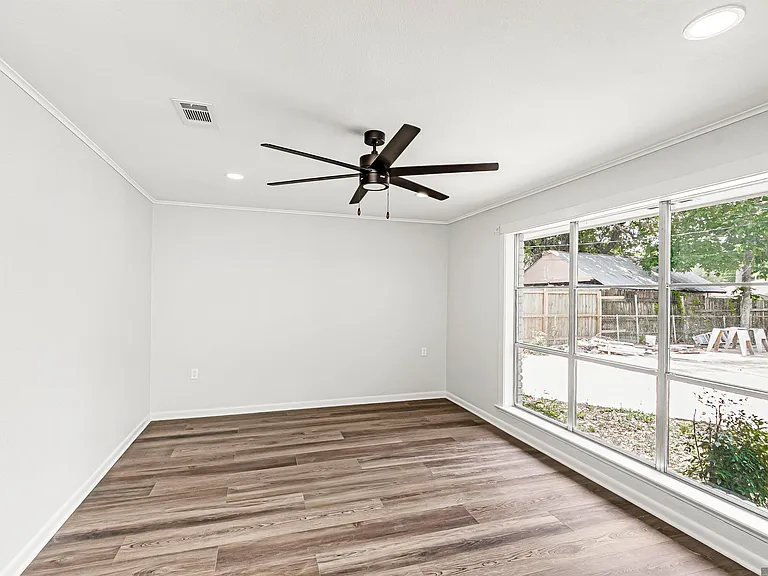 535 Thornwood Dr — Photo 21