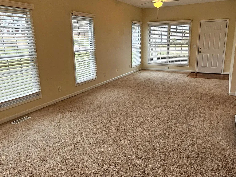 915 Nottingham Dr — Photo 7