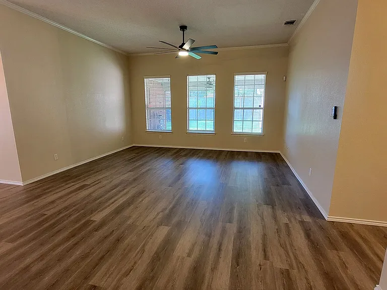 2704 Amherst Ave — Photo 10