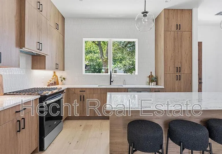 502 Normandy St #1 — Photo 8