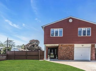 11 Carman Blvd, Massapequa, NY 11758