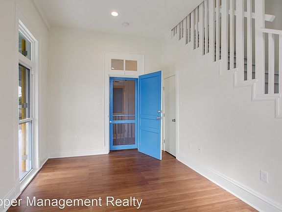 4th image of 3233 Loyola Ave #3