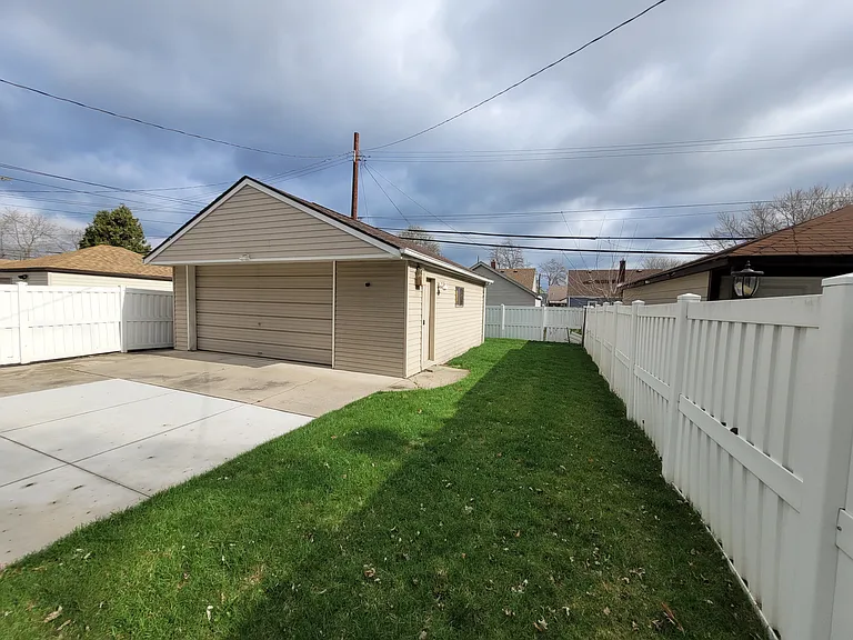 2108 McLain Ave — Photo 4