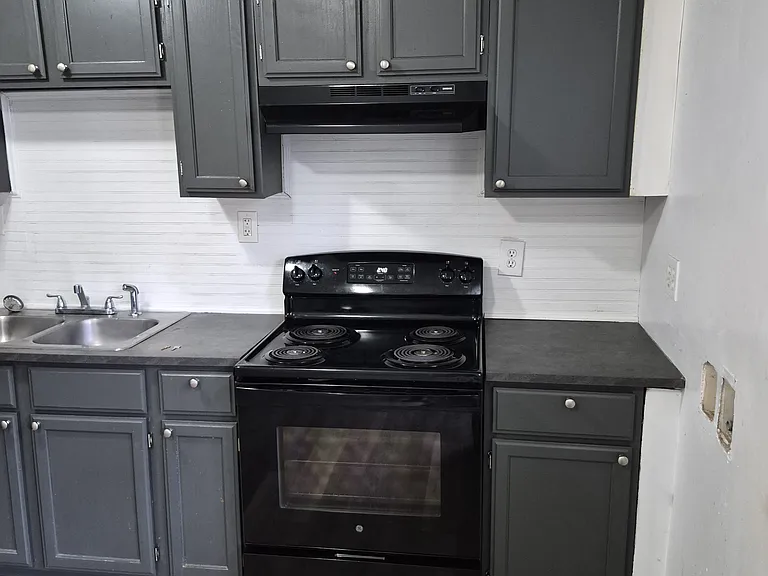 1277 Greenwich St SW #3 — Photo 3