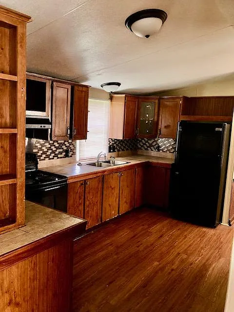 3 bed, 1080 sqft, $900 — Photo 3