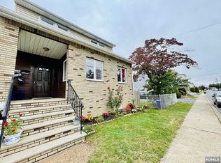 289 5th St #1, Saddle Brook, NJ 07663