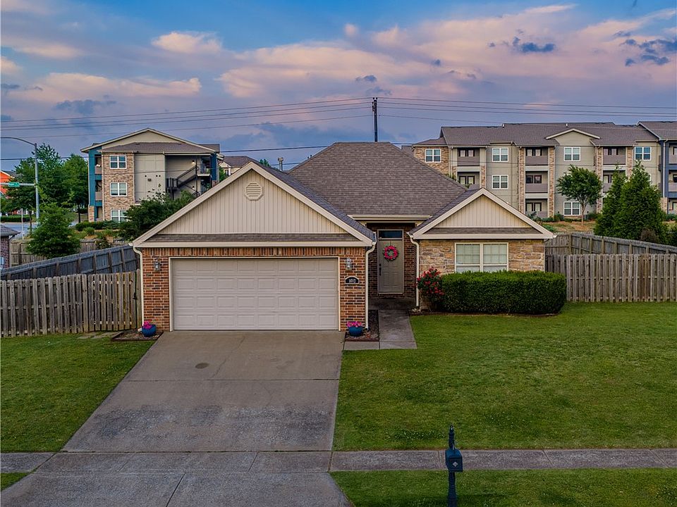 1st image of 1602 N Oakhaven Pl