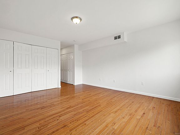 5th image of 1153 Stratfield Rd Unit 1153