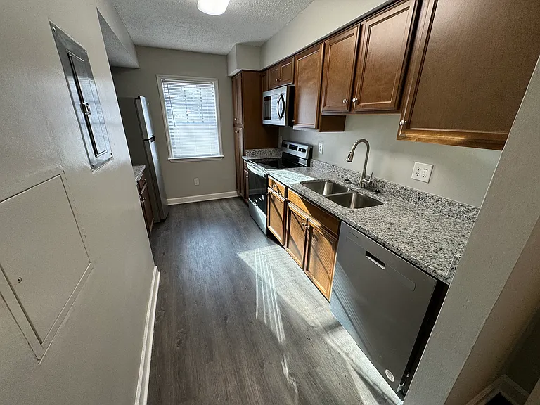 Avery Close Condominiums — Photo 46