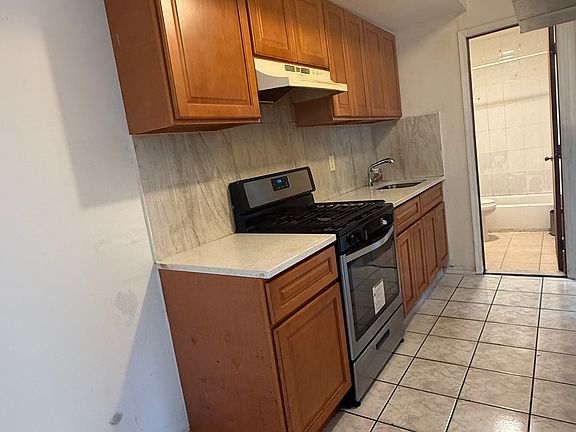 4th image of 83 Sherman Ave Floor 1