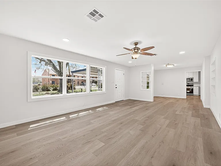 815 Brooks Ave — Photo 9