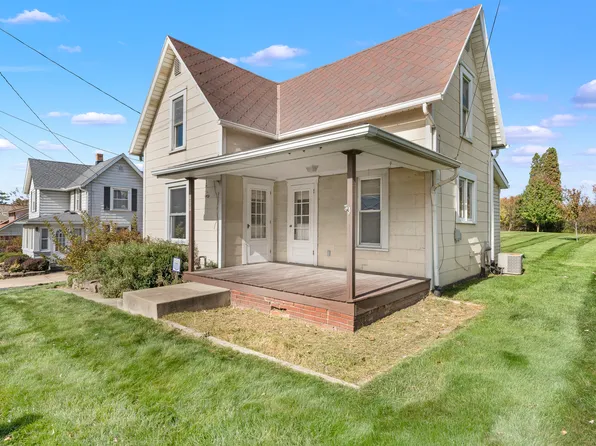 1001 Applegrove St NW, North Canton, OH 44720