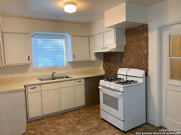3rd image of 366 Ashland Dr
