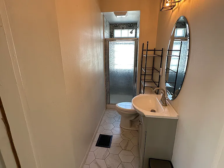 4211 Carter Ave — Photo 2