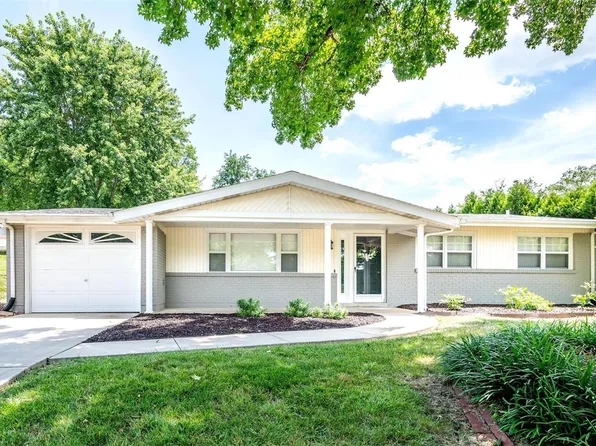 810 Parkfield Ter, Ballwin, MO 63021