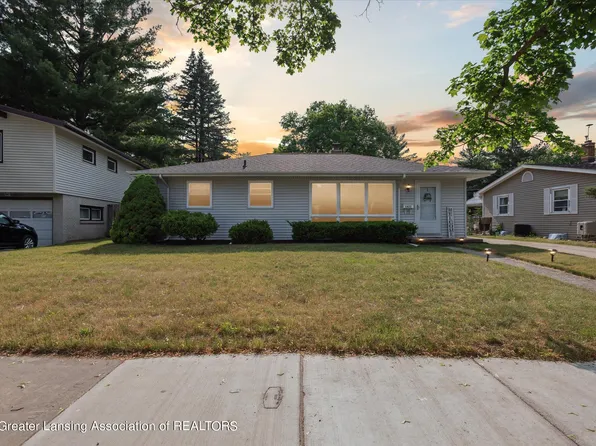 1421 Ravenswood Dr, Lansing, MI 48917