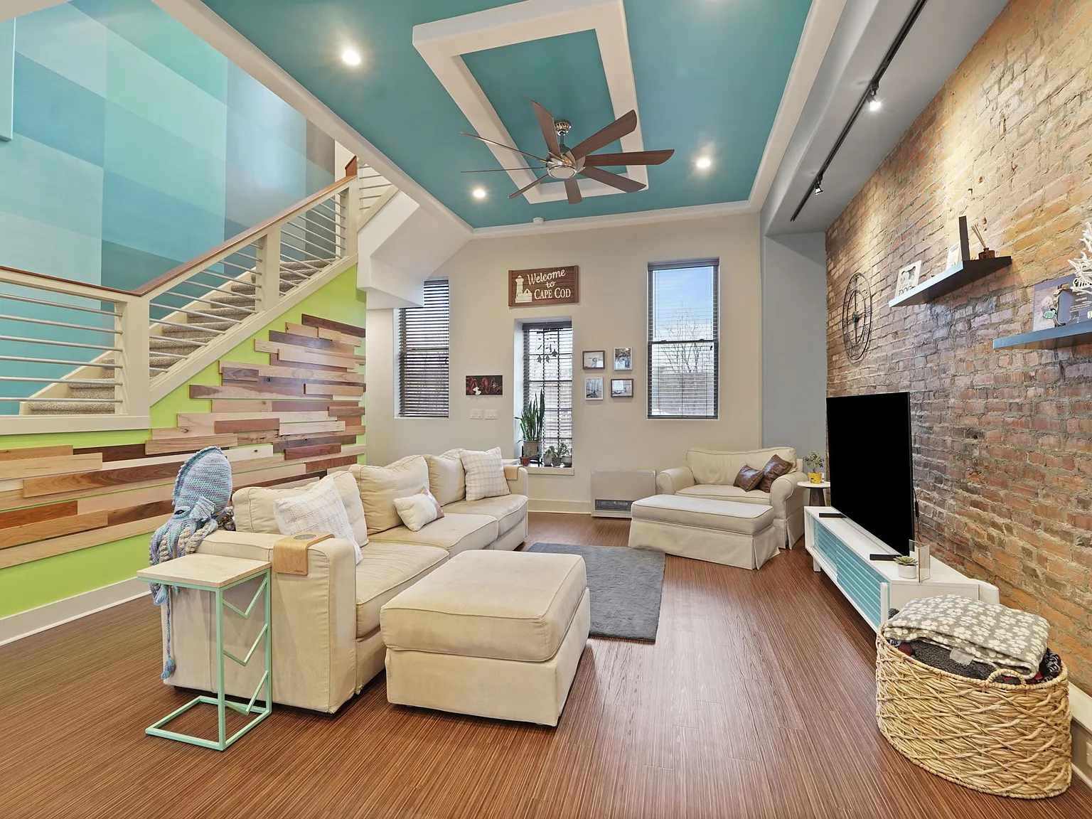 2 bed, 4400 sqft, $4,000 — Photo 1