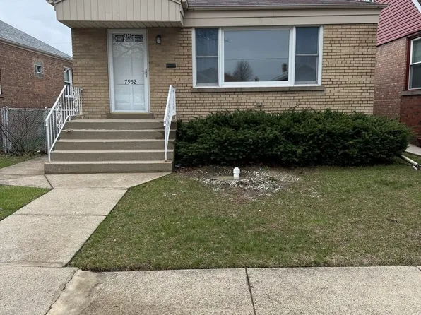7952 S Trumbull Ave, Chicago, IL 60652