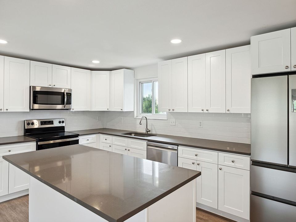 1st image of 1421 Spruce Ave #1421