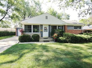 2069 Dundee Rd, Northbrook, IL 60062