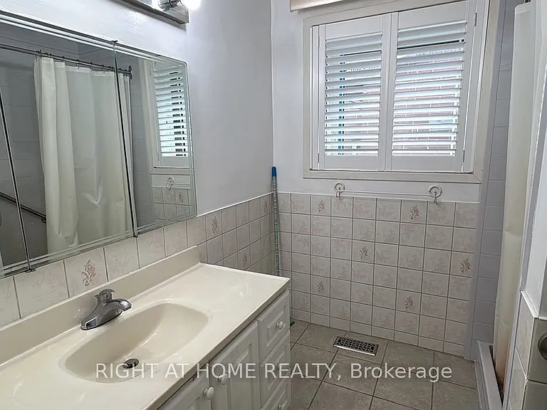 14 Ptarmigan Cres — Photo 4