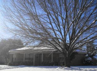 8 Village Cir, Wake Village, TX 75501