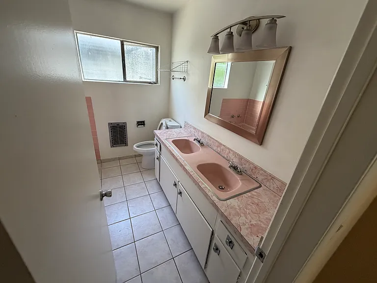 1221 S Sherbourne Dr #2 — Photo 11
