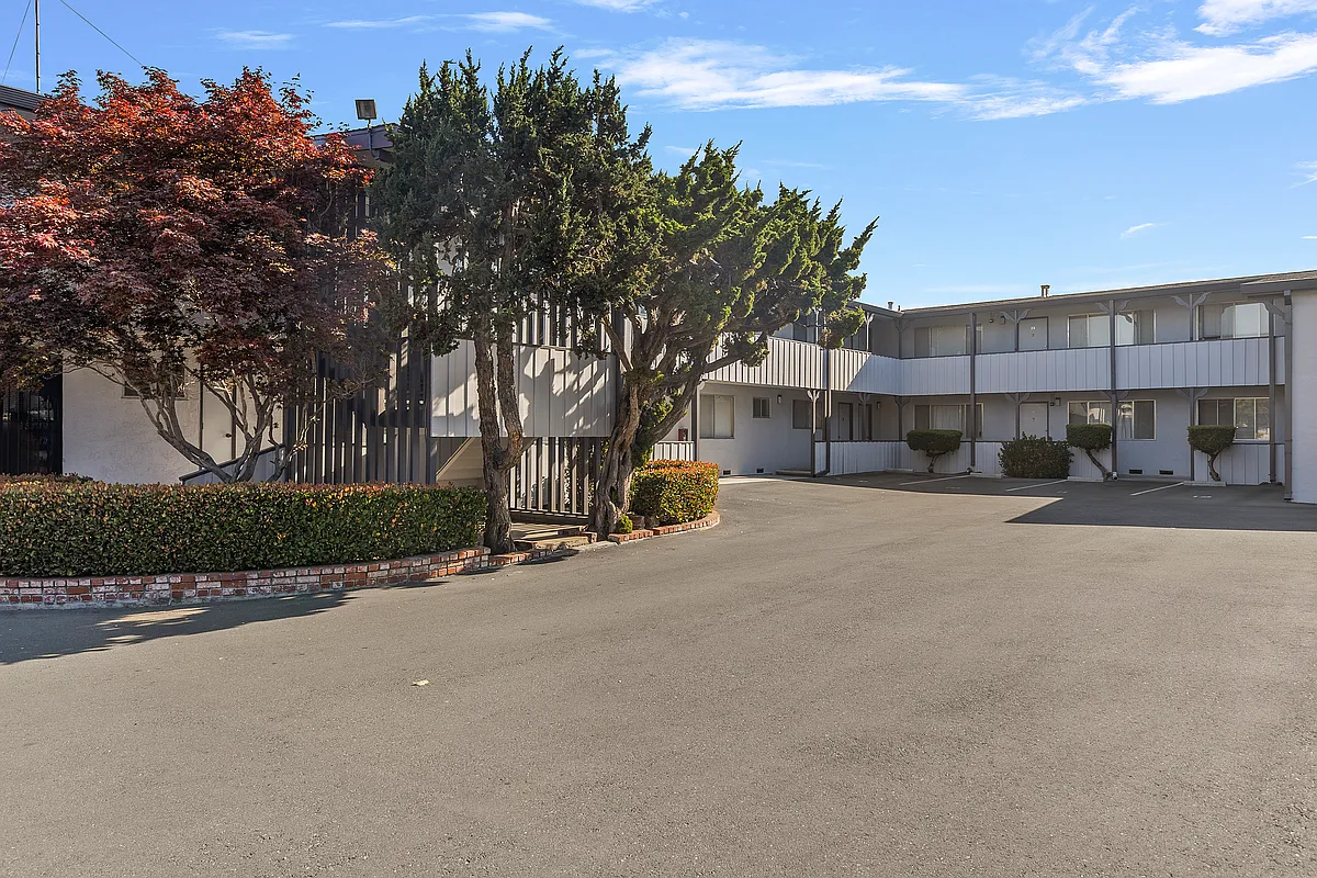 Building Photo - 2251 Buena Vista Ave #15