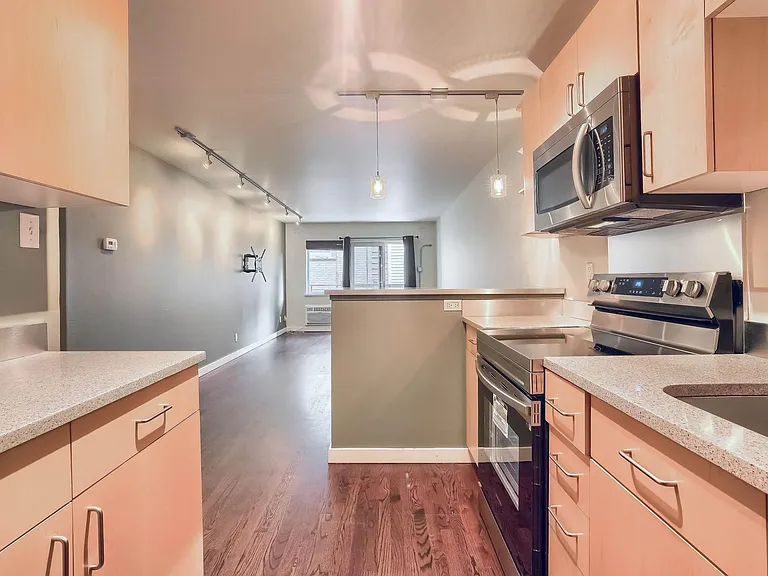 1245 Columbine St #204 — Photo 11