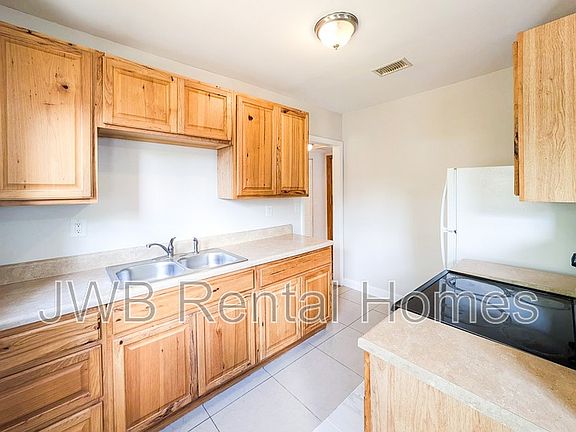 2nd image of 3312 Seville St W