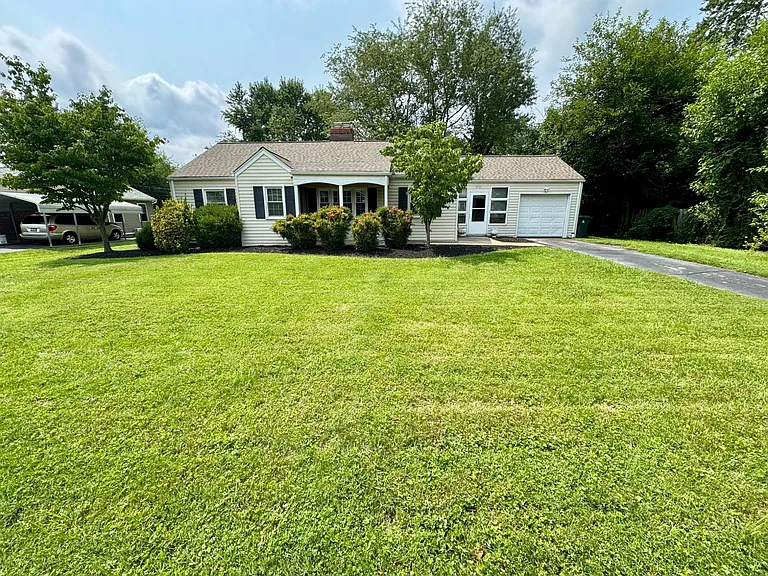 416 Townsend Rd — Photo 2
