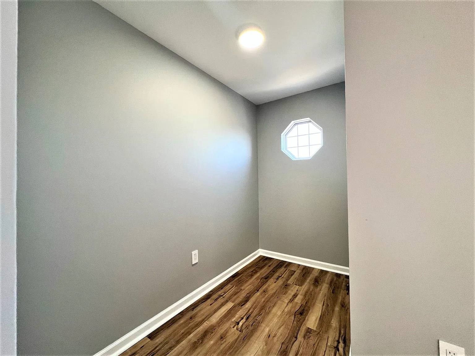 3 bed, 1050 sqft, $3,100 — Photo 4