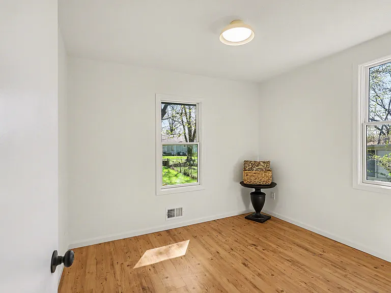 11939 Smalley Ave — Photo 9