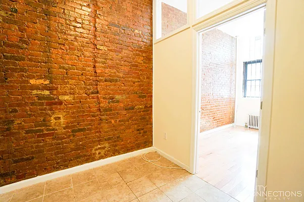 Rented by City Connections Realty | media 18