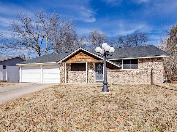 304 Sundown Ct, Burleson, TX 76028