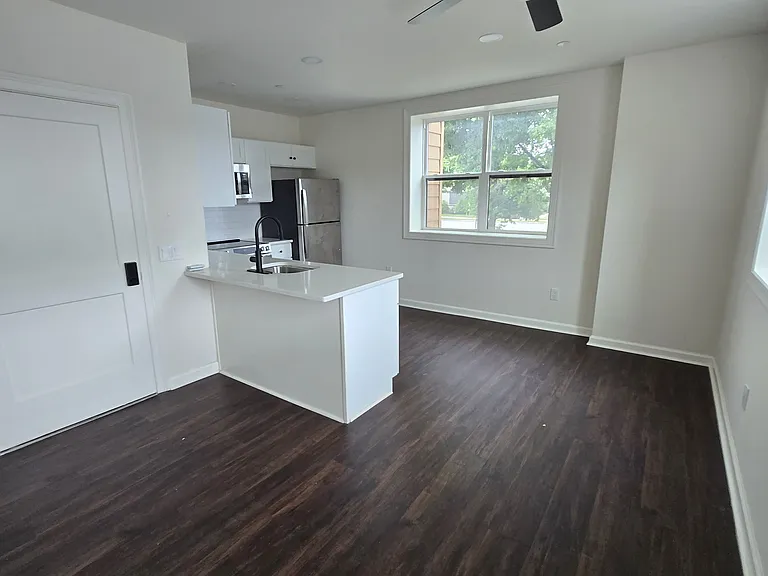 300 Market St #101 — Photo 5