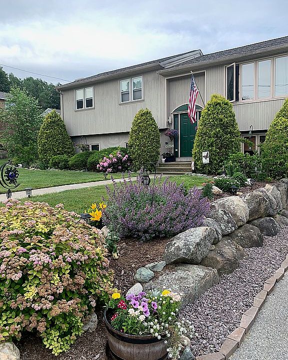 1st image of 40 N Loxley Dr