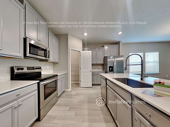 5th image of 9822 Lemon Grass Ln