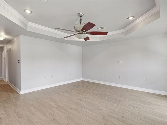 4th image of 740 Camelia Ave