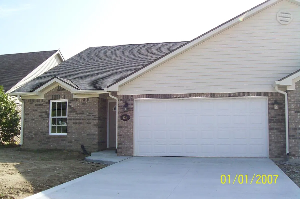 3 bed, 1400 sqft, $1,700 — Photo 1