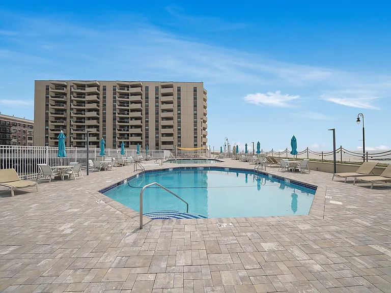 360 Shore Rd #3D — Photo 2