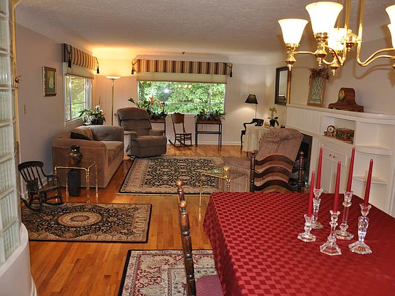 Upper living / dining room