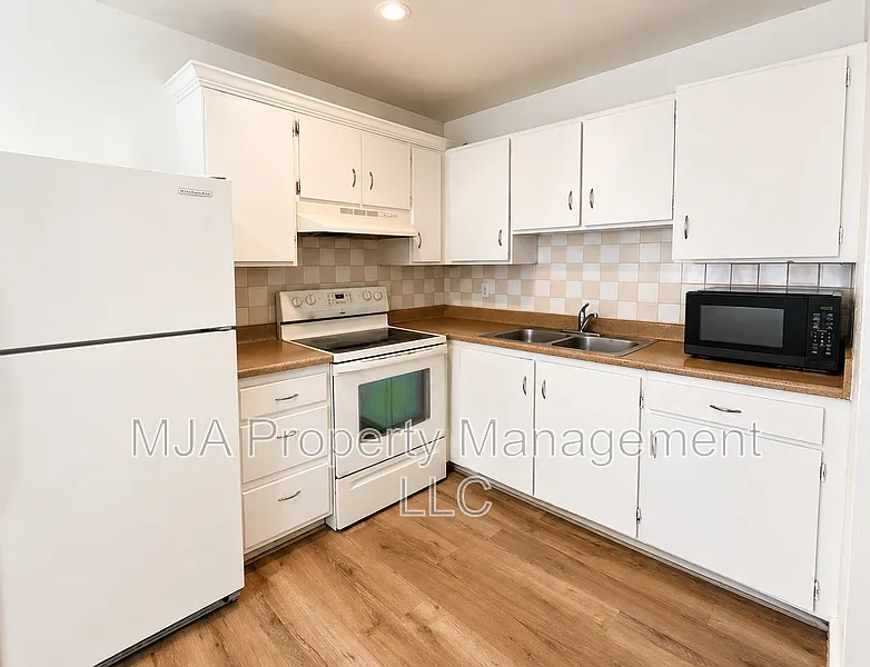 2 bed, 1.0 bath, 900 sqft, $995 — Photo 4