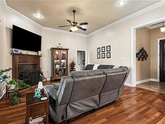 5th image of 20171 Camden Ln
