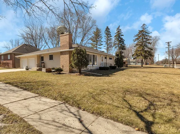 224 16th St E, Glencoe, MN 55336