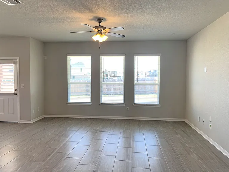1104 Coulee Dr — Photo 14