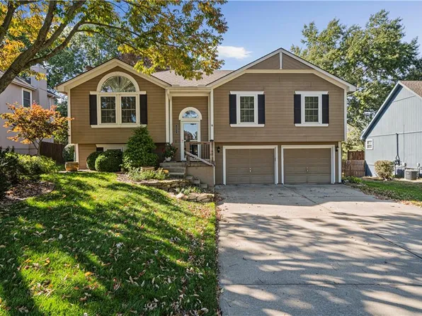 2603 NE Springbrook Dr, Blue Springs, MO 64014