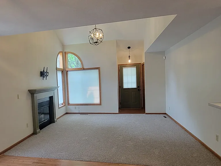 1055 S Fillmore Cir NE — Photo 28