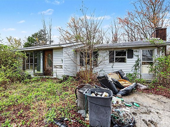 3rd image of 220 Hope Hill Rd